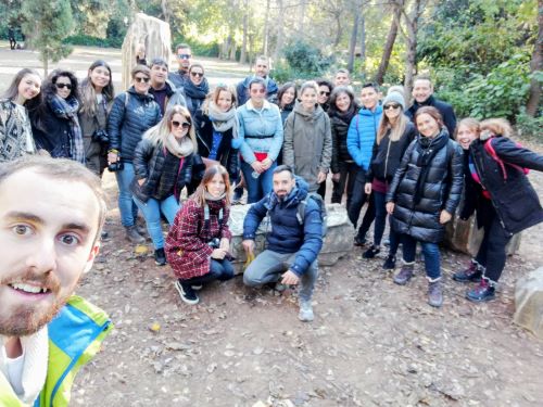 Explorando las ruinas de Atenas en el jardín nacional